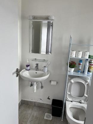 Elegant Private Room in a 3BR along Ngong Road. Apartment in Nairobi