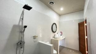 Frangipani Suite - Dirga’s Guest House Vacation rental in Sukawati