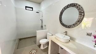 Frangipani Suite - Dirga’s Guest House Vacation rental in Sukawati