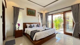 Frangipani Suite - Dirga’s Guest House Vacation rental in Sukawati