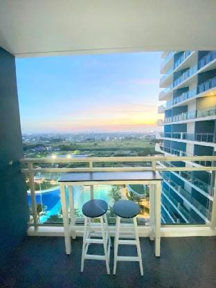 Twelfth Flr | Coziest Gray Studio in Azure North Apartment in Calabarzon