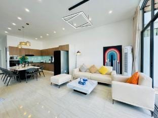 Malem Villa 5Bedrooms near Han River My Khe Beach Villa in Da Nang