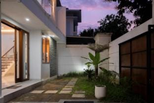 Villa Manis with a private pool in Nusa Dua Vacation rental in Kuta Selatan