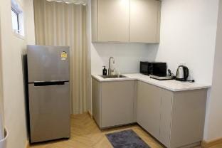 Whole Floor / 3 Bed 3 Bath / 1 min BTS Prompong Vacation rental in Bangkok