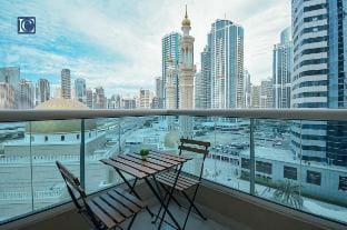 Cozy 1Bed Apartment in N2 Lakepoint Tower, JLT Vacation rental in Dubai