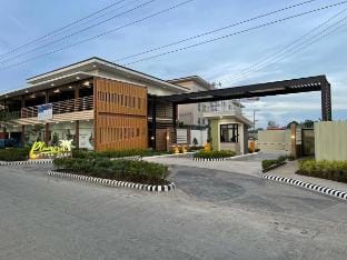 Primerose Manor near Airport, Beaches and Malls Vacation rental in Lapu-Lapu City