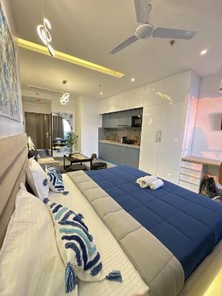 Oasis 39th floor by Royal Retreat Suites Apartment in Noida