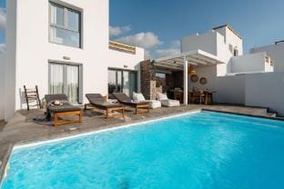 Maison Solea, Plaka with 3 bedrooms and 3 bathrooms Vacation rental in Naxos, Naxos and Lesser Cyclades, Greece