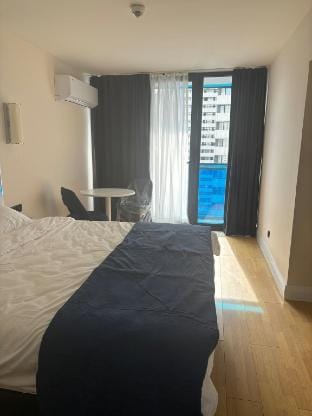 One queen bed unit with balcony Apartment in Batumi