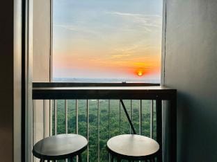 Stunning River-View Condo @ BTS Chang Erawan Vacation rental in Bangkok