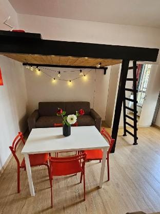 Romantic Milan: Duomo and Centrale 10 min, Isola Vacation rental in Milan