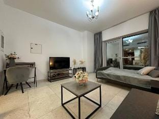 Deluxe Business Studio Apartment in Dubai