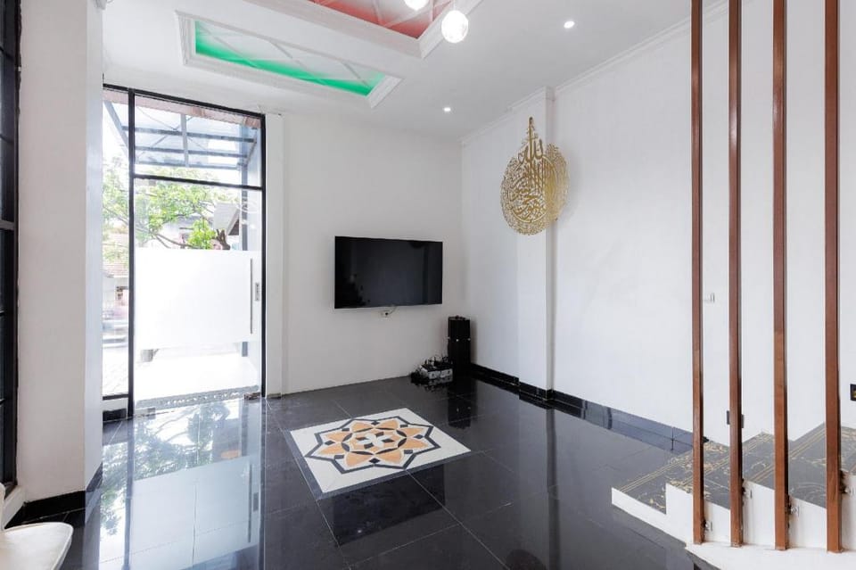 Urbanview Hotel Amira Syariah Bogor Hotel in West Java