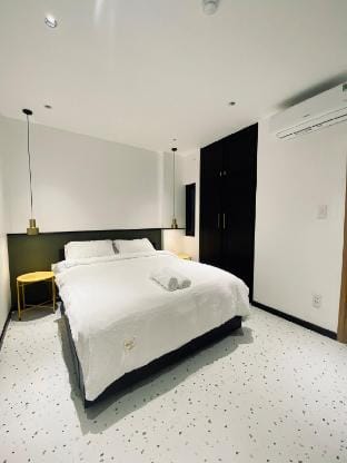 AURA APARTMENT – 5m to Landmark 81 Vacation rental in Ho Chi Minh City