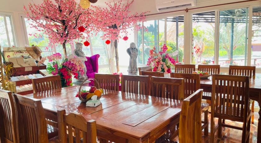 เมืองบัวการ์เด้นท์รีสอร์ท Resort in Laos