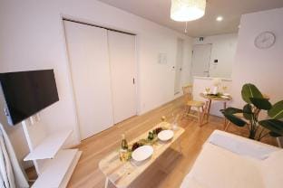 A city of people 203，A city where food falls  Apartment in Osaka