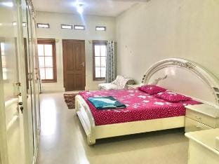Grania Homestay Syariah 2 - Executive Room Apartment in West Java