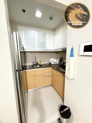 Newport Modern Deluxe Staycation w/Wifi & Netflix Apartment in Pasay