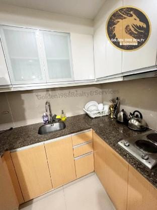 Newport Modern Deluxe Staycation w/Wifi & Netflix Apartment in Pasay