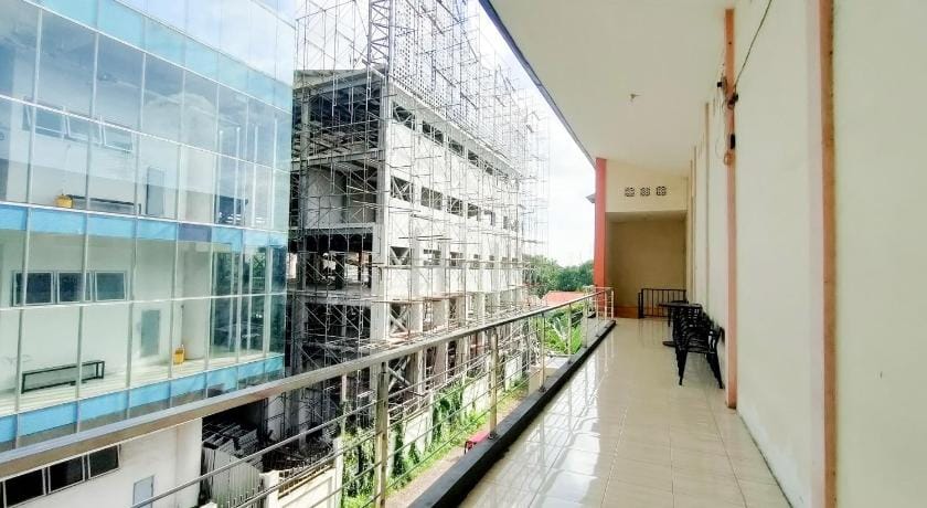 RedDoorz near City of Tomorrow Mall Surabaya Hotel in Surabaya