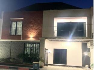 Rumah 5KT Sby Brt dkt Kidzania Vacation rental in Surabaya