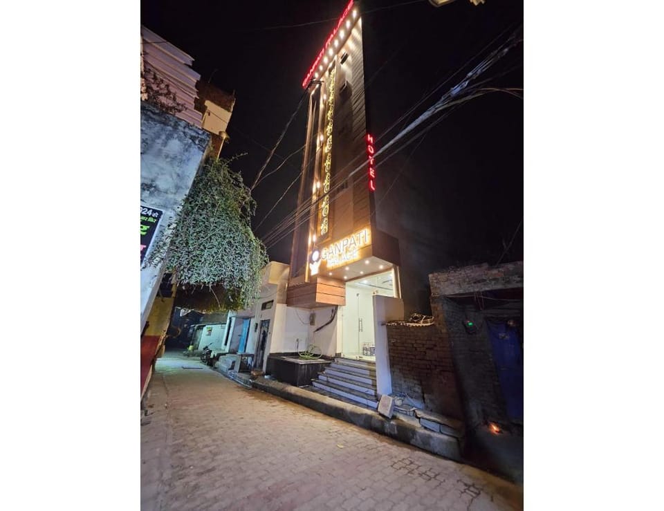 Hotel Ganpati Palace Hotel in Varanasi