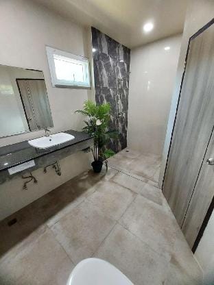 Family room with 1 king-size and 1 Queen-size bed Vacation rental in Phuket