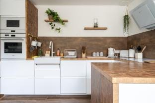 Charming house with a hot tub Villa in Saint-Denis, France