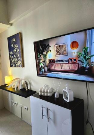 Pool view Studio w/ WiFi & Netflix | Avida Riala Apartment in Lapu-Lapu City