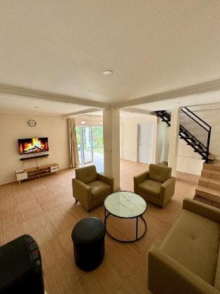 Comfy Room 1 - Jungle View, Shared Bathroom Villa in Cisarua