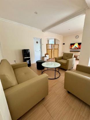 Villa Gretacia - Puncak - 4 Bedroom - Private Poll Villa in Cisarua