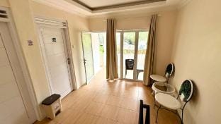 Villa Gretacia - Puncak - 4 Bedroom - Private Poll Villa in Cisarua