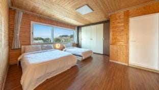 Yeosu La Rosa Private Pool Villa Pension Bed and Breakfast in South Korea