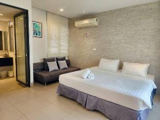 BBG Beachfront poolvilla 5BR close to Huahin city Vacation rental in Hua Hin District