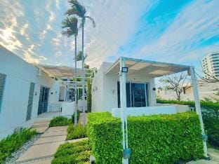 BBG Beachfront poolvilla 5BR close to Huahin city Vacation rental in Hua Hin District
