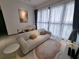 Cozy Creamy Stay in Urban Suites Apartment in George Town