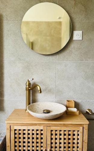 Evasion Voyage parking & garden by Art de Voyager Vacation rental in Étretat