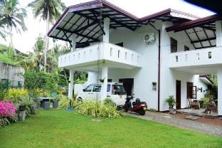 Aloka Homes Apartment 1 Vacation rental in Hikkaduwa