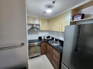 BR-1 Condo w/ Balcony near NAIA, Casino, Newport Apartment in Pasay