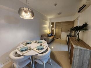 BR-1 Condo w/ Balcony near NAIA, Casino, Newport Apartment in Pasay