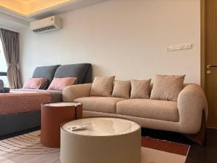 R&F Seine Region High Floor Comfy Studio NO TV Apartment in Johor Bahru