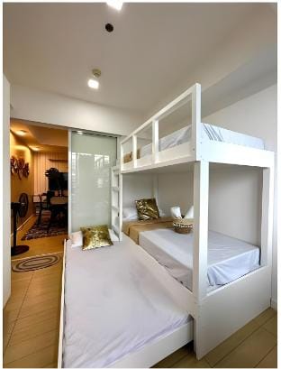 Two Bedroom Luxury resort view near Manila Airport Apartment in Paranaque