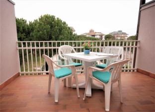 Attractive holiday retreat in Lignano Sabbiadoro Apartment in Lignano Sabbiadoro