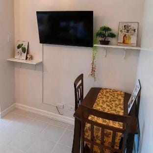 Condo in Tagaytay Unli Disney Plus and Free Pool Apartment in Tagaytay