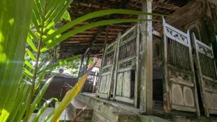 Cafe de Paris Homestay Vacation rental in Special Region of Yogyakarta