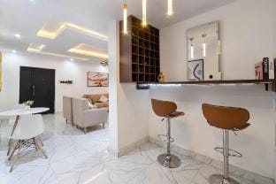 Luxury 3BR | Ps5,Gym, Pool,Free Wifi | V.I Lagos Vacation rental in Lagos