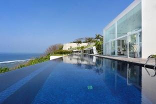 Villa Latitude Bali 4 Bedrooms Vacation rental in Bali