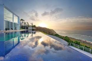 Villa Latitude Bali 4 Bedrooms Vacation rental in Bali