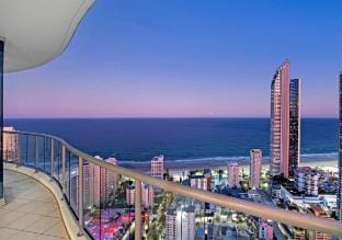 Lvl 45 Luxury Sub-Penthouse in Towers of Chevron Vacation rental in Surfers Paradise