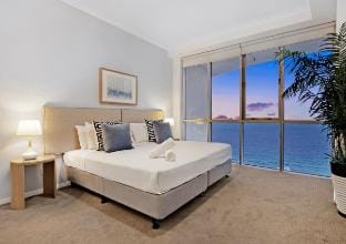 Lvl 45 Luxury Sub-Penthouse in Towers of Chevron Vacation rental in Surfers Paradise